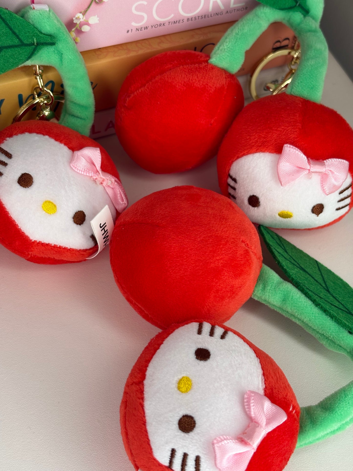hk cherriez ‧₊ ᵎᵎ 🍒 ⋅ ˚✮