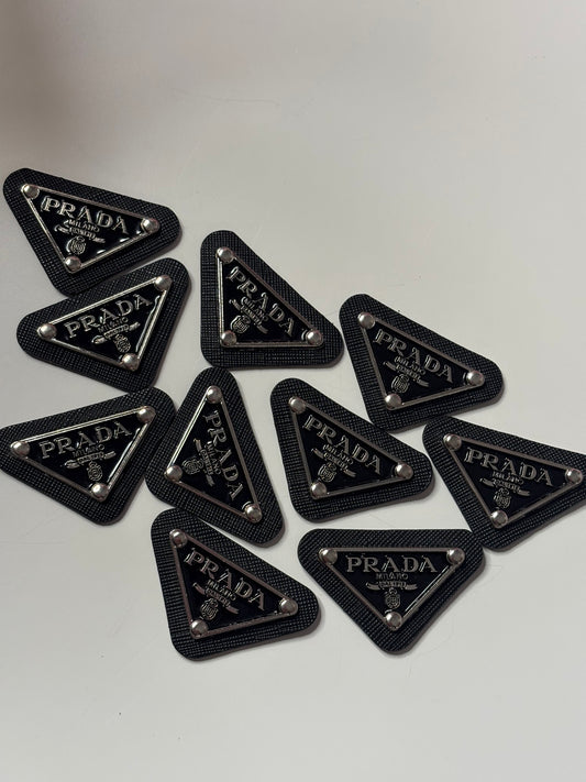 p badge ˚✧