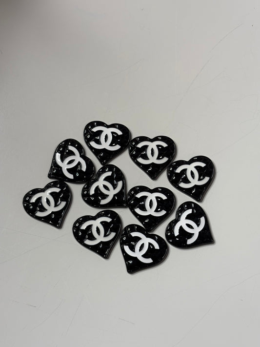 black quilted heart ⋆˙⟡♡